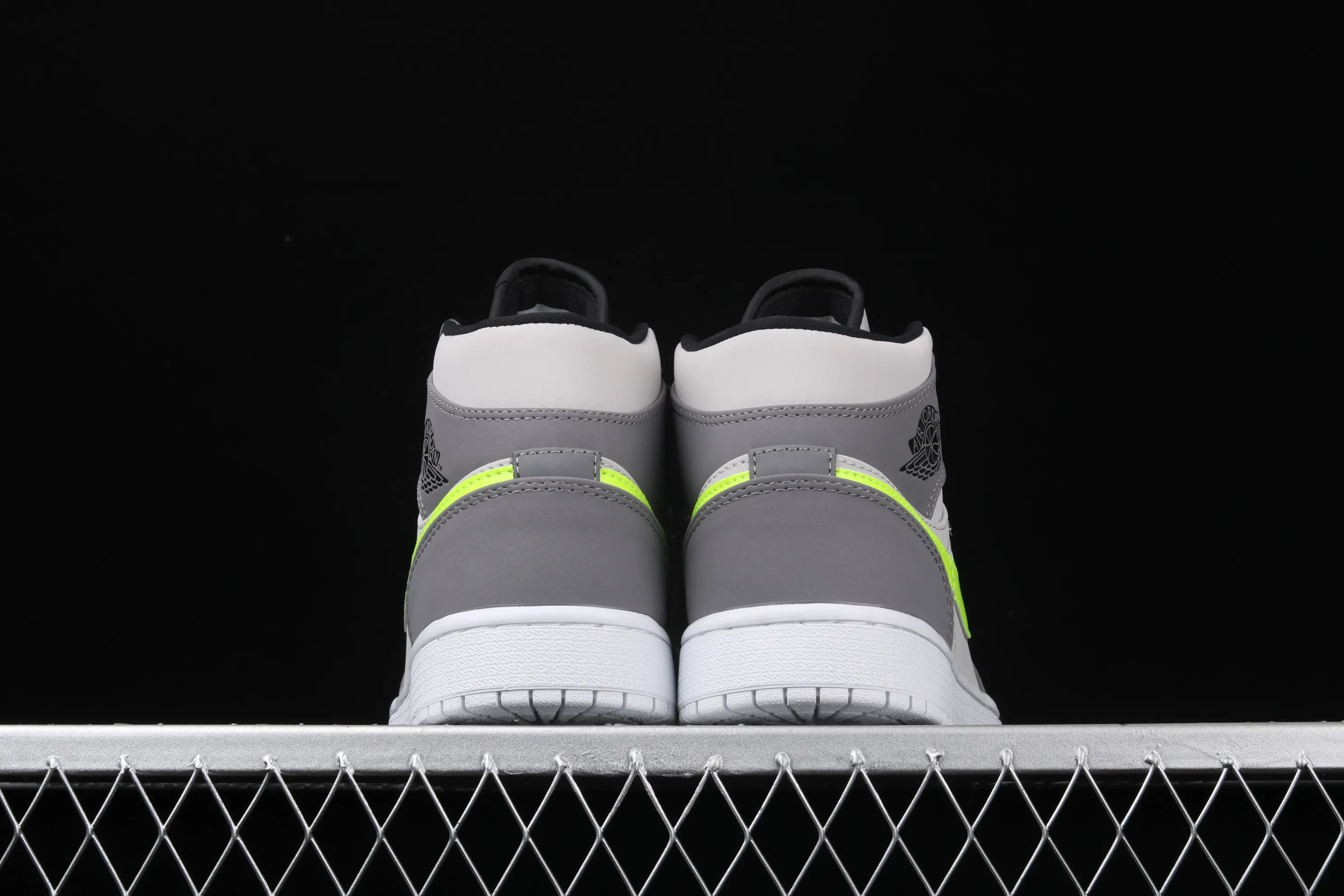 All categories Air Jordan Jordan series basketball shoes Air Jordan 1 Mid Air Jordan 1 Mid "Grey Volt" AJ1 Joe 1 neutral gray fluorescent yellow basketball shoes 554724-072
